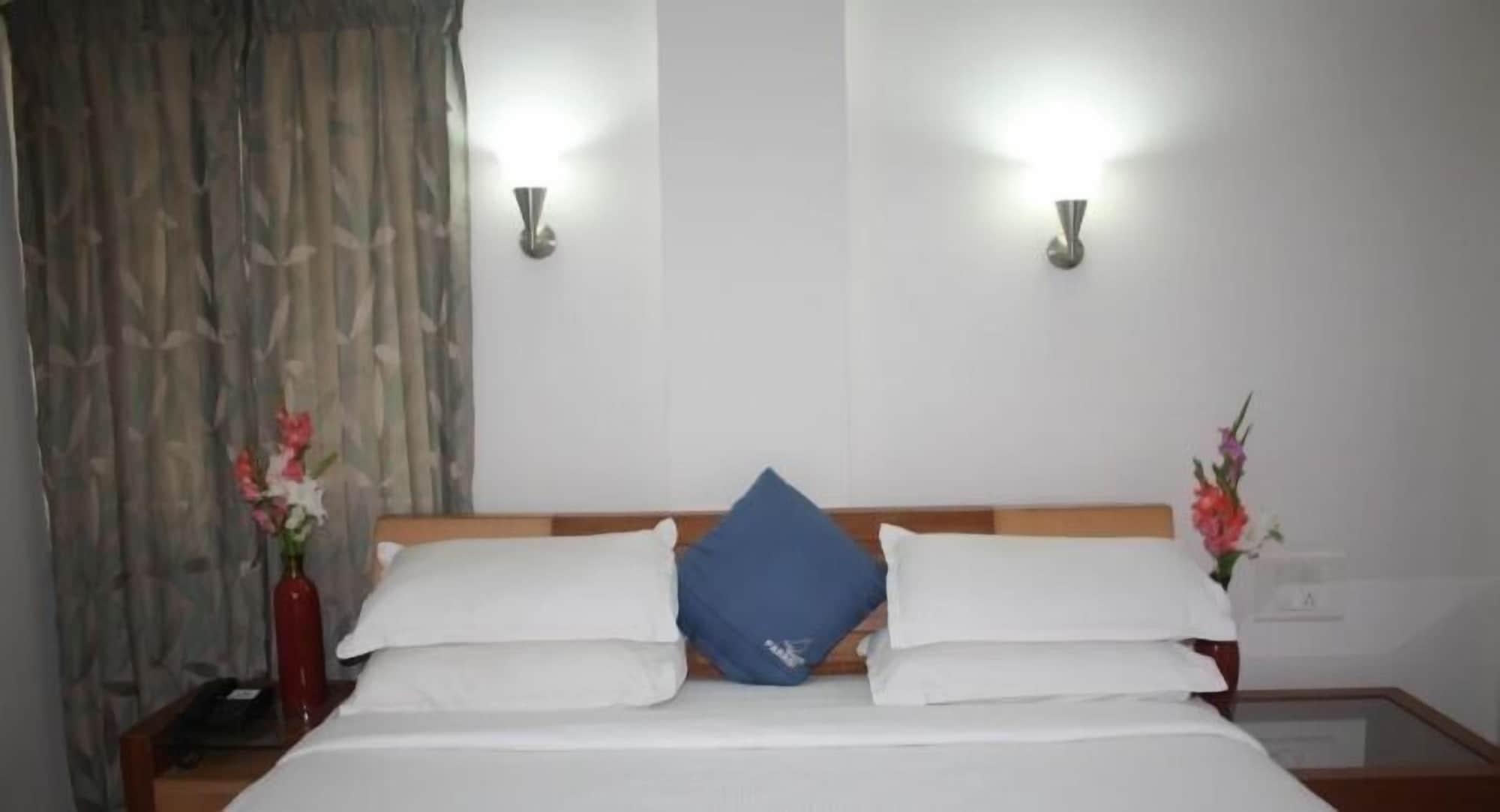 Hotel White Parrot Mysore Exterior photo