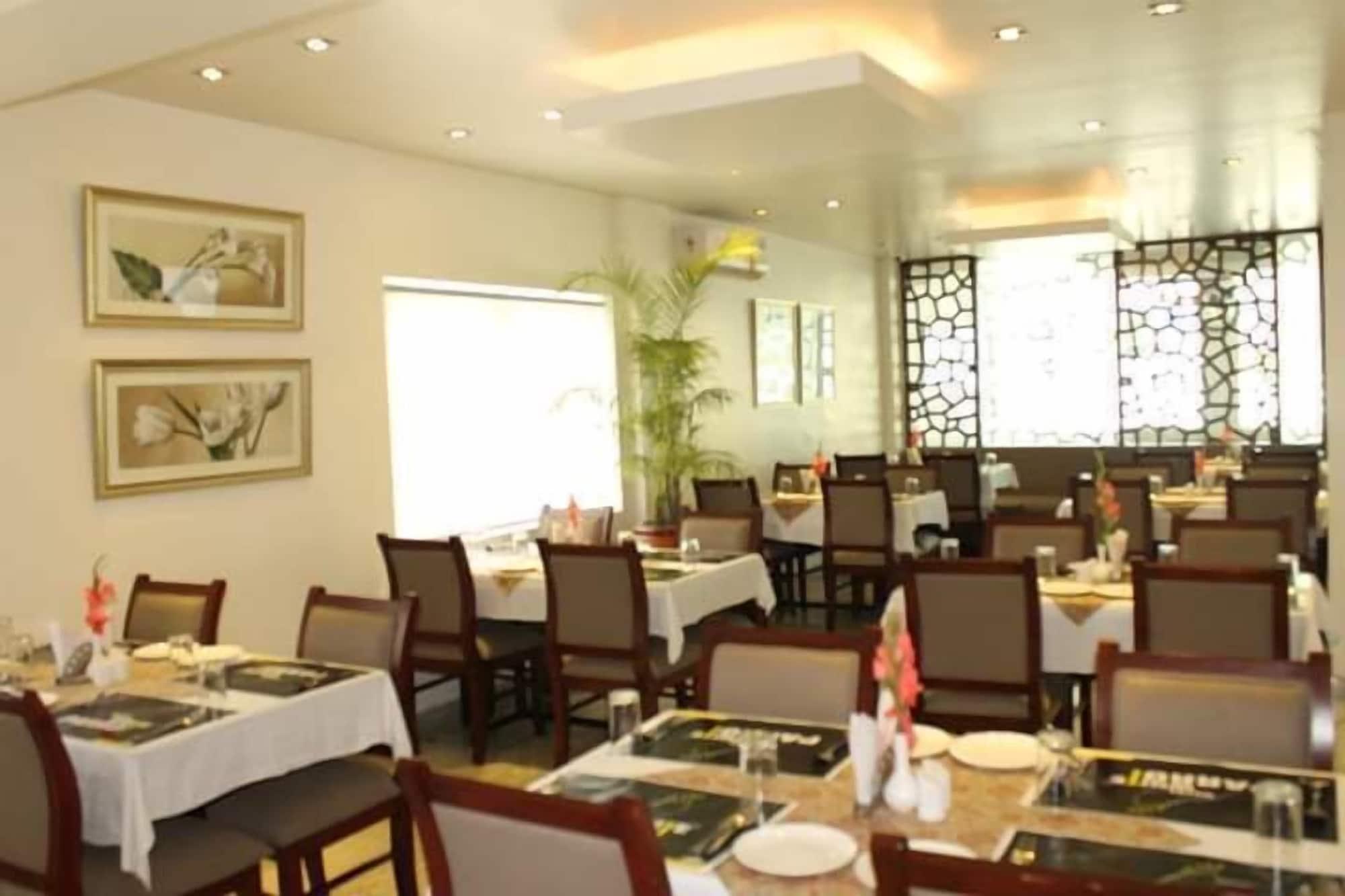 Hotel White Parrot Mysore Exterior photo