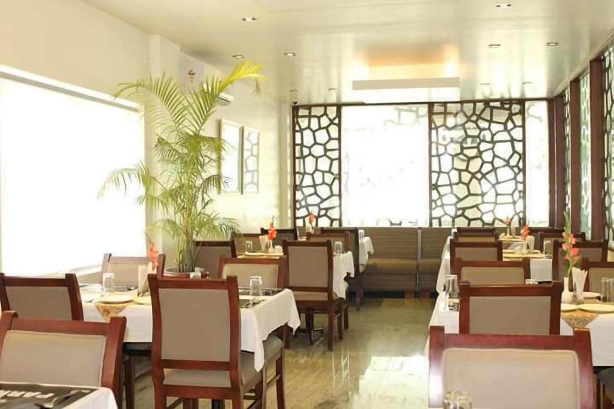 Hotel White Parrot Mysore Exterior photo