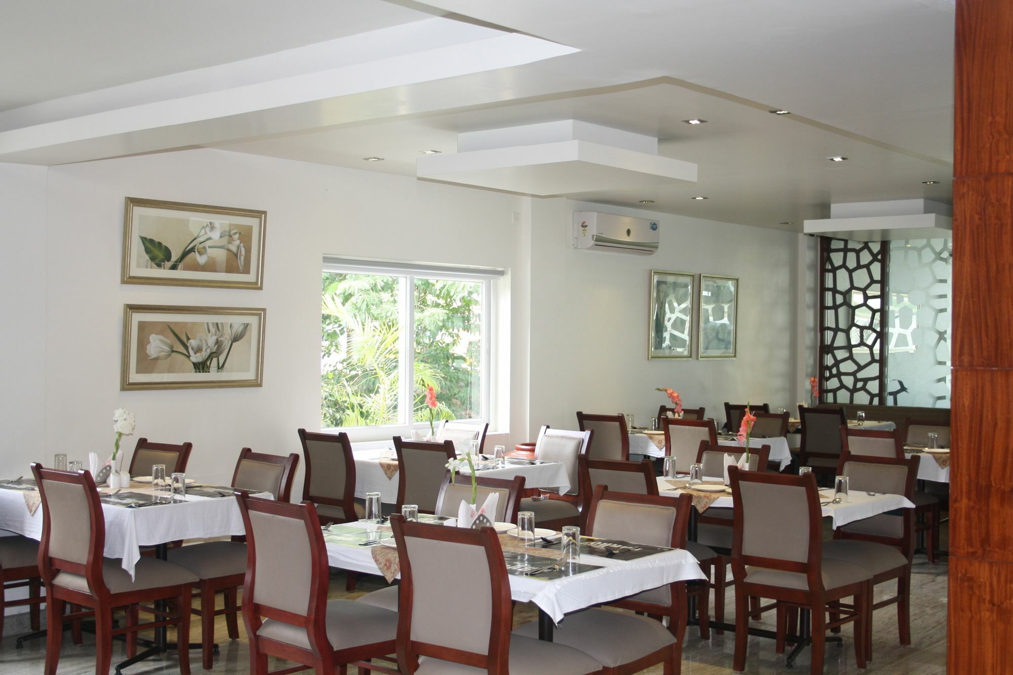 Hotel White Parrot Mysore Exterior photo