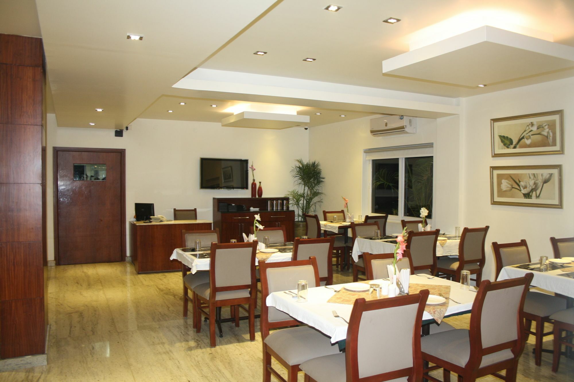 Hotel White Parrot Mysore Exterior photo